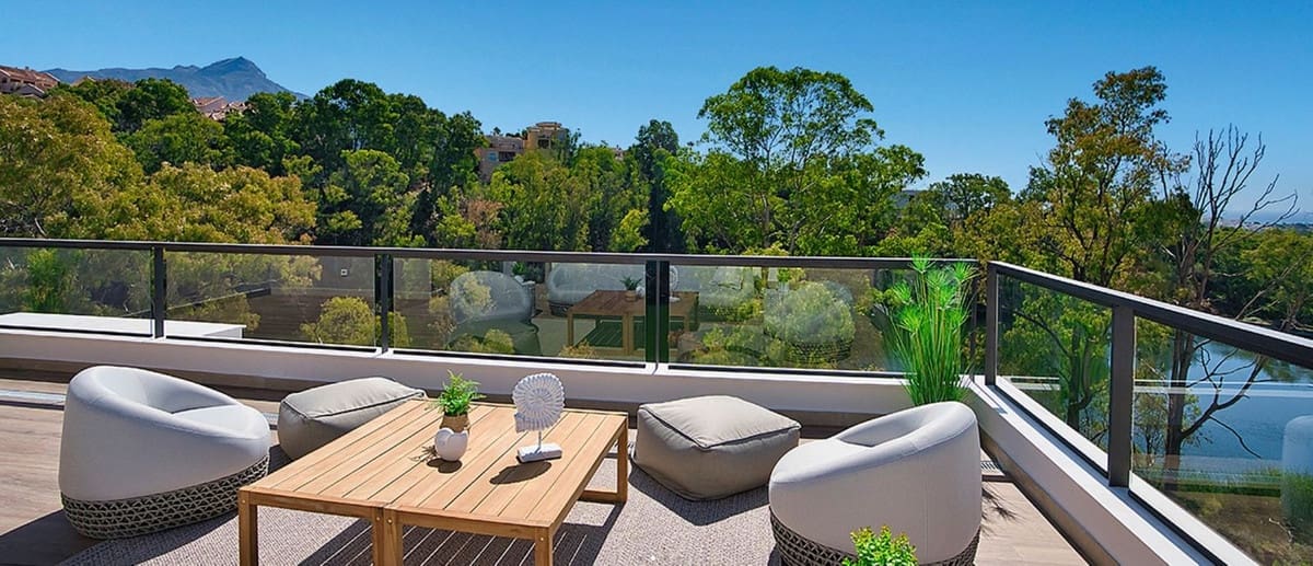 Apartamento de 2 habitaciones en Nueva Andalucia en venta con piscina garaje - 1.015.000 € (Ref: 7088064)