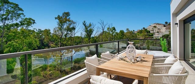 2 bedroom Apartment for sale in Nueva Andalucia, Marbella with pool garage - € 1,015,000 (Ref: 7088064)