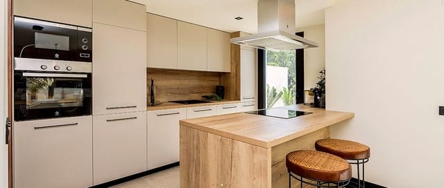 2 sypialnia Apartament na sprzedaż w Nueva Andalucia, Marbella z basenem garażem - 1 015 000 € (Ref: 7088064)