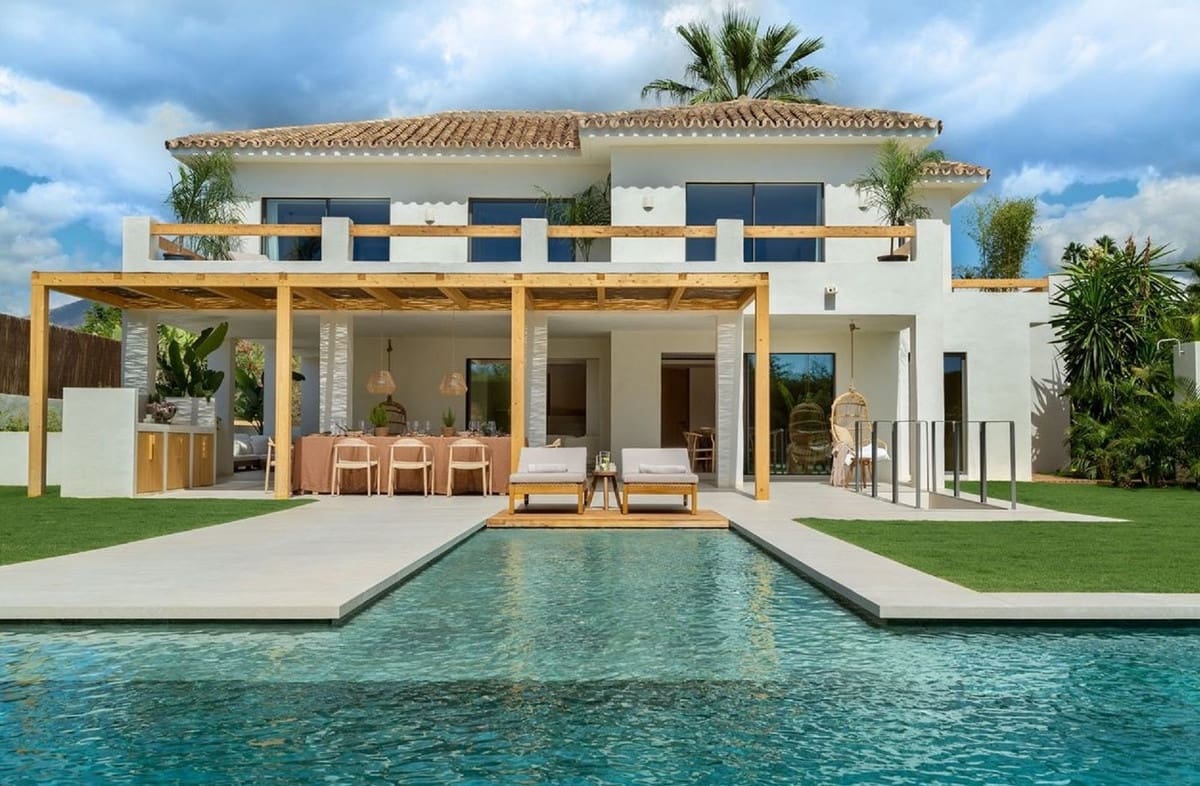 5 bedroom Villa for sale in Nueva Andalucia with pool garage - € 3,795,000 (Ref: 7141265)