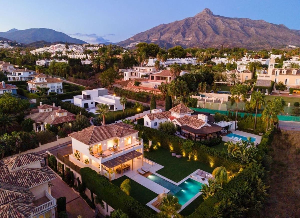 Chalet de 5 habitaciones en Nueva Andalucia en venta con piscina garaje - 3.795.000 € (Ref: 7141265)