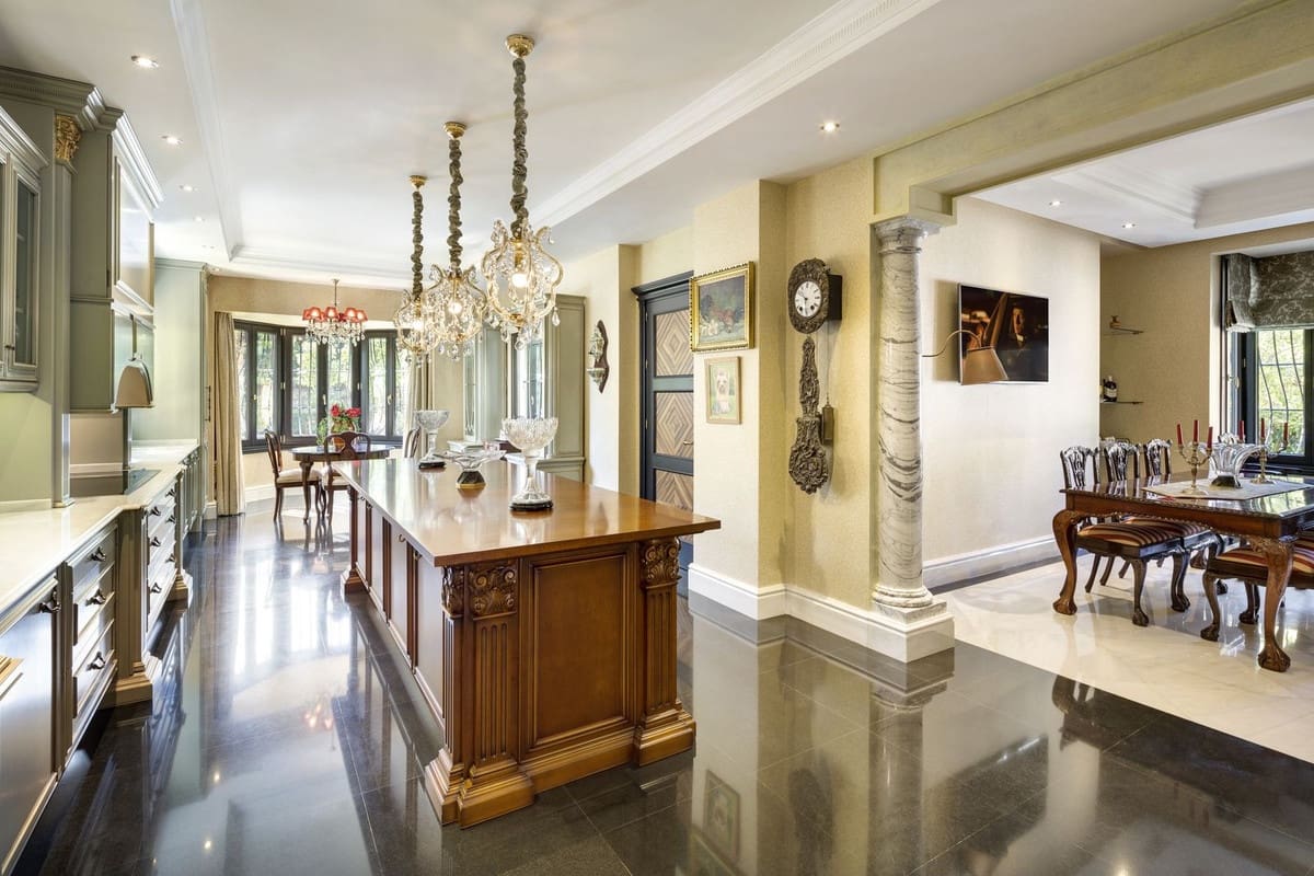 7 sypialnia Willa na sprzedaż w Marbella z basenem garażem - 10 900 000 € (Ref: 7143824)