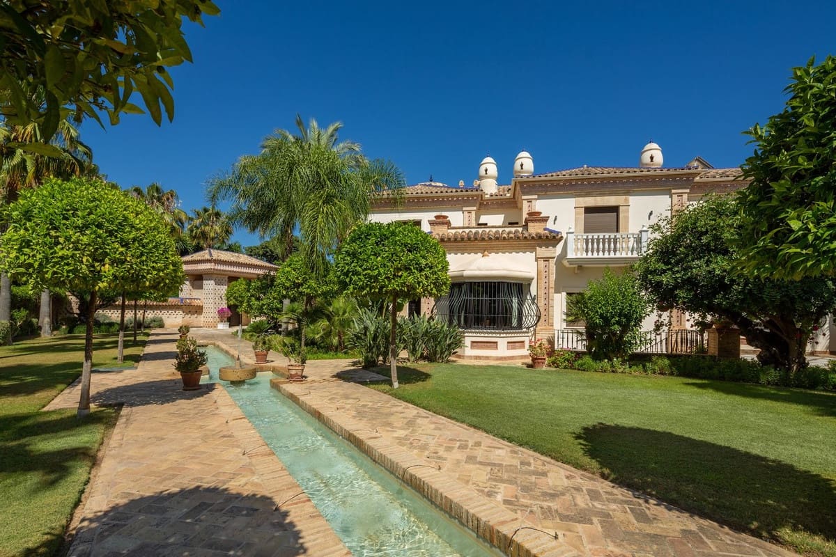 7 sypialnia Willa na sprzedaż w Marbella z basenem garażem - 10 900 000 € (Ref: 7143824)