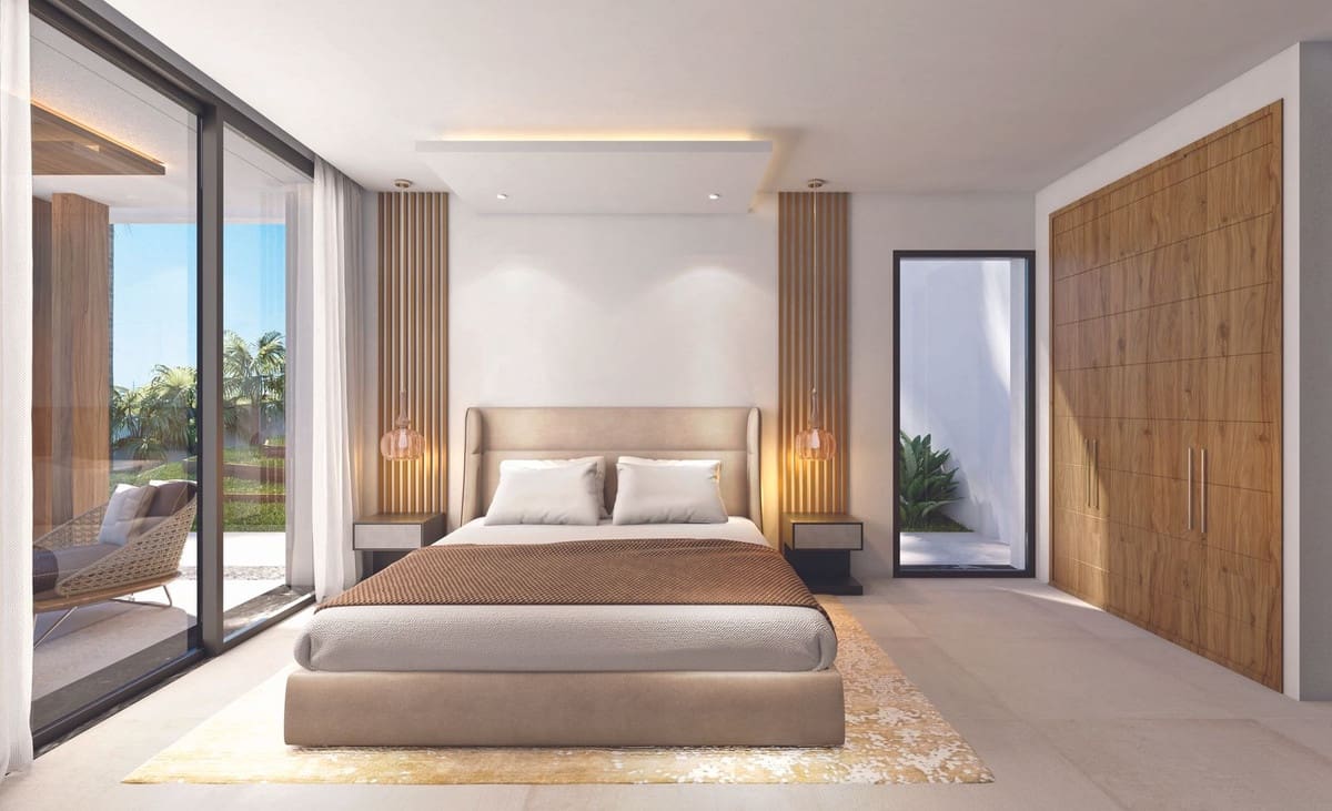 4 bedroom Villa for sale in New Golden Mile with pool garage - € 1,895,000 (Ref: 7213981)