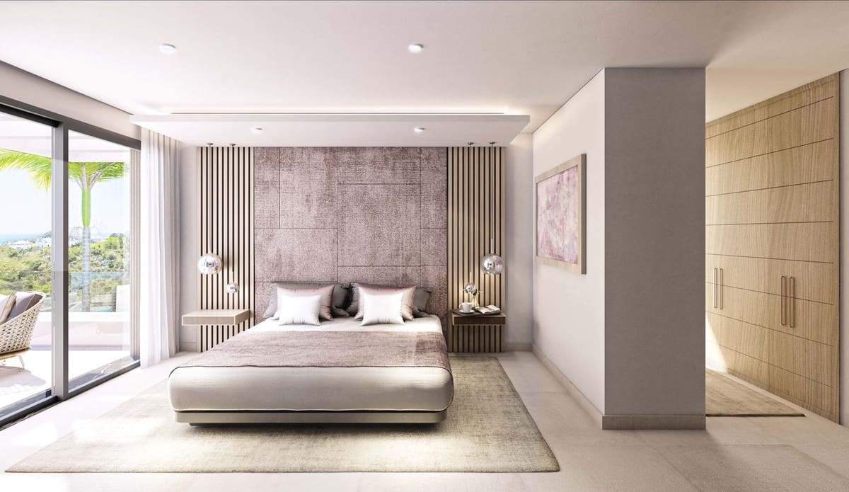 4 bedroom Villa for sale in New Golden Mile with pool garage - € 1,895,000 (Ref: 7213981)