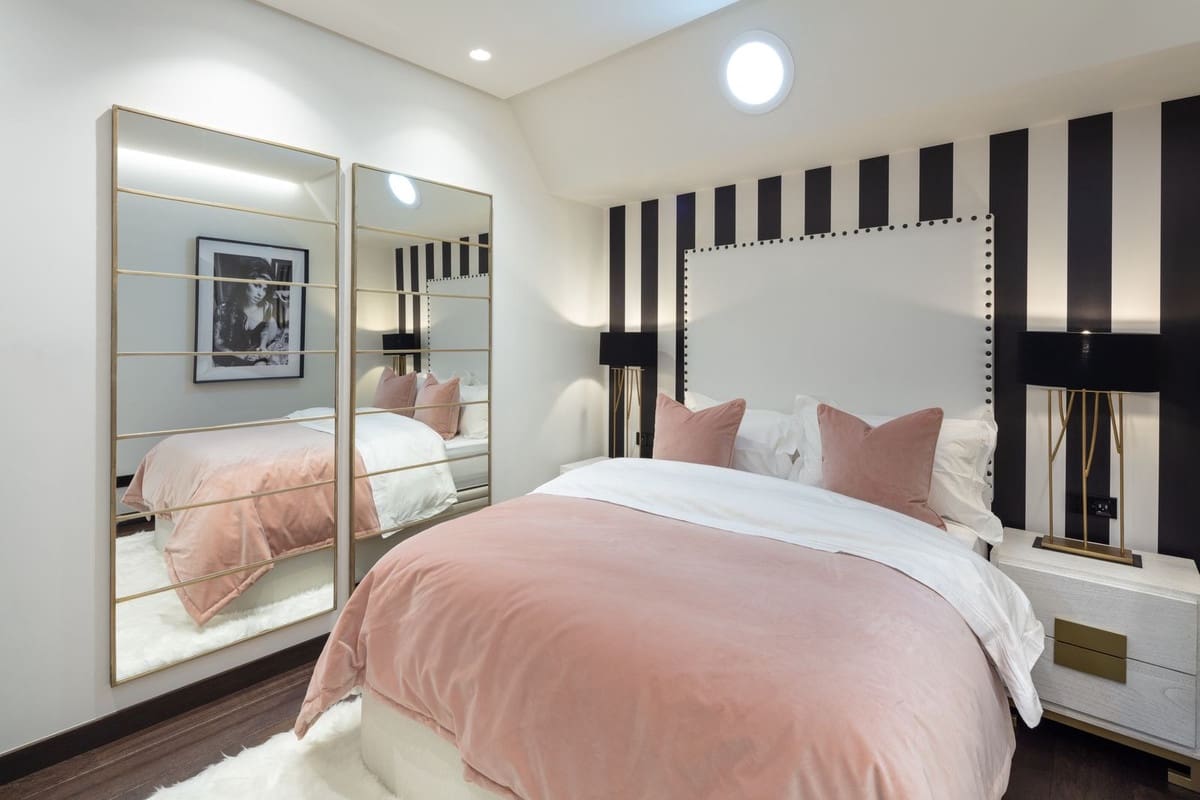 6 bedroom Villa for sale in Nueva Andalucia with pool garage - € 6,995,000 (Ref: 7219377)