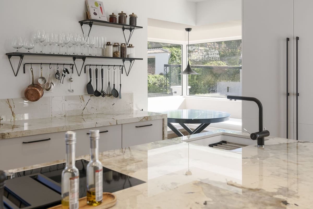 7 bedroom Villa for sale in Benahavis with pool garage - € 5,950,000 (Ref: 7302645)