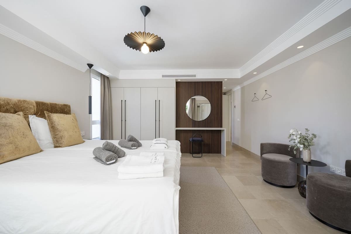 7 bedroom Villa for sale in Benahavis with pool garage - € 5,950,000 (Ref: 7302645)