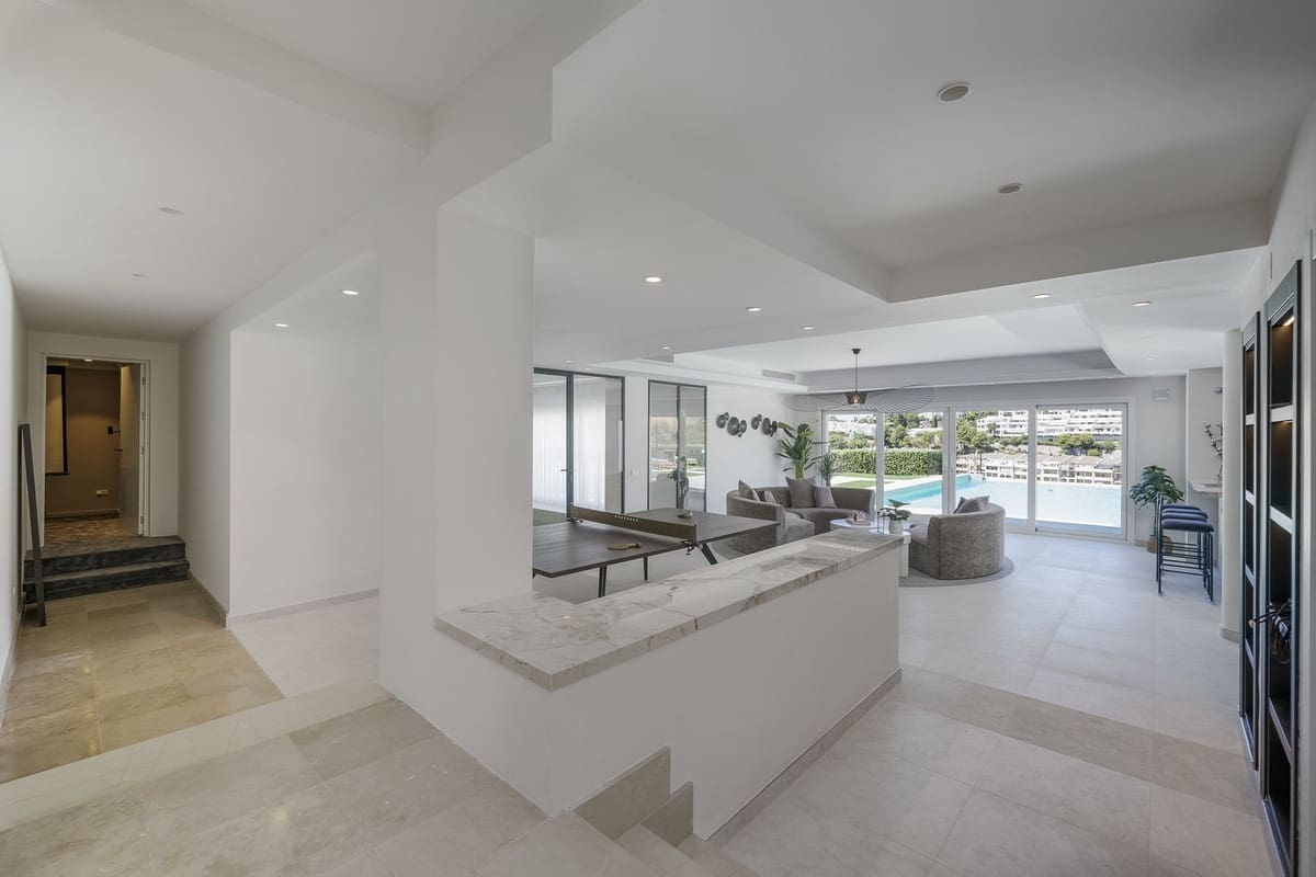 7 bedroom Villa for sale in Benahavis with pool garage - € 5,950,000 (Ref: 7302645)