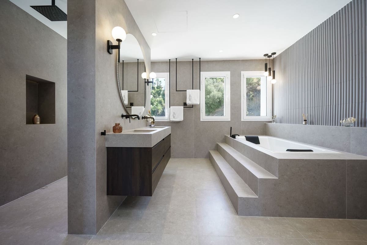 7 bedroom Villa for sale in Benahavis with pool garage - € 5,950,000 (Ref: 7302645)