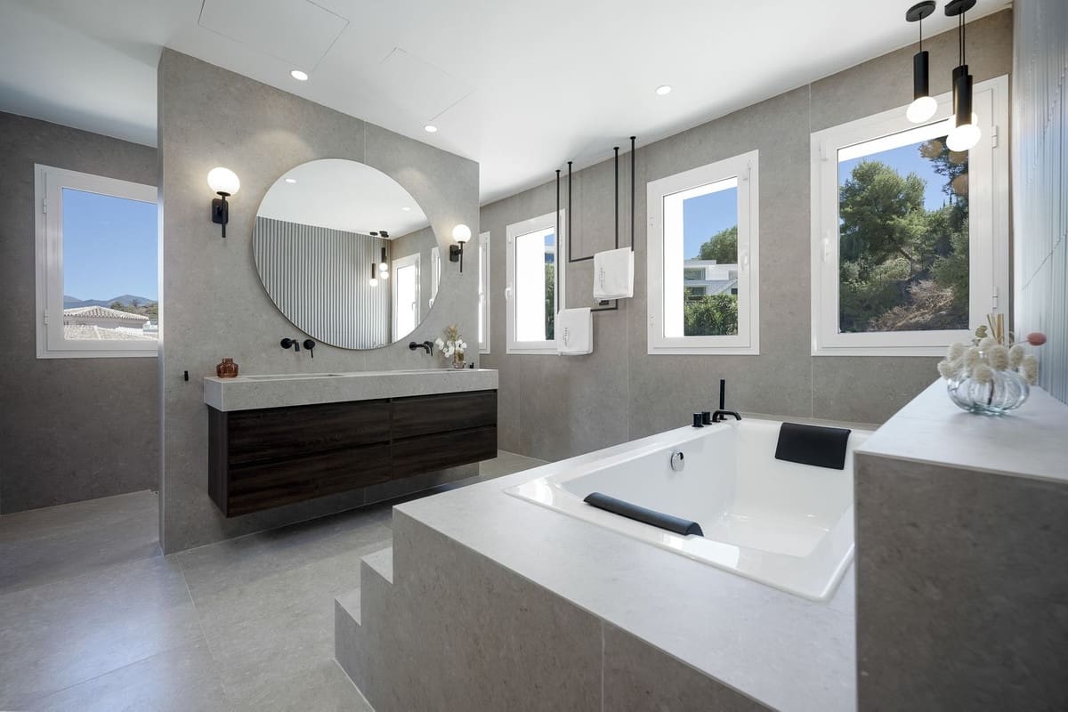 7 bedroom Villa for sale in Benahavis with pool garage - € 5,950,000 (Ref: 7302645)