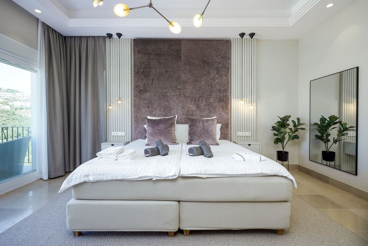 7 bedroom Villa for sale in Benahavis with pool garage - € 5,950,000 (Ref: 7302645)