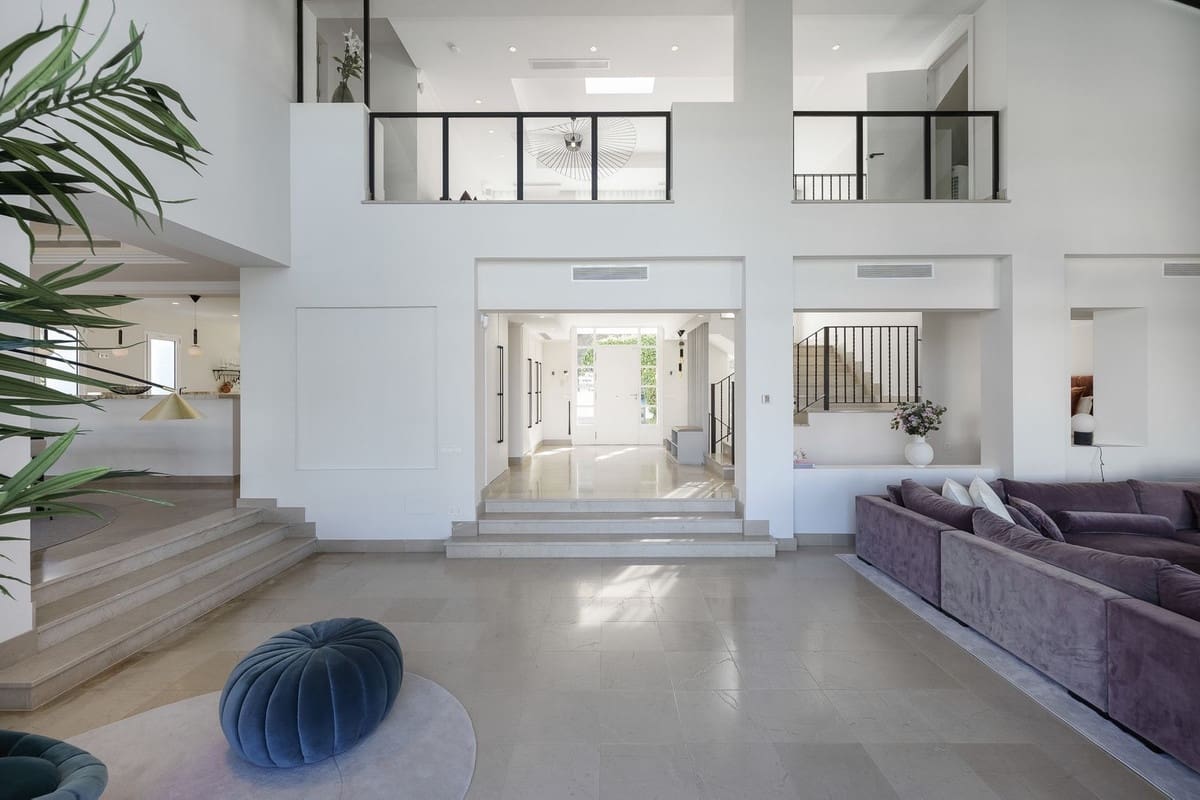 7 bedroom Villa for sale in Benahavis with pool garage - € 5,950,000 (Ref: 7302645)