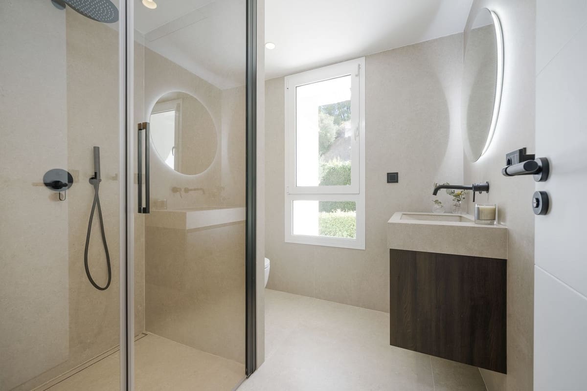 7 bedroom Villa for sale in Benahavis with pool garage - € 5,950,000 (Ref: 7302645)