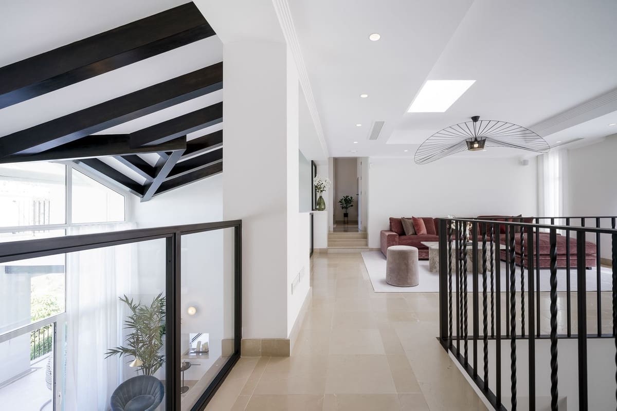 7 bedroom Villa for sale in Benahavis with pool garage - € 5,950,000 (Ref: 7302645)