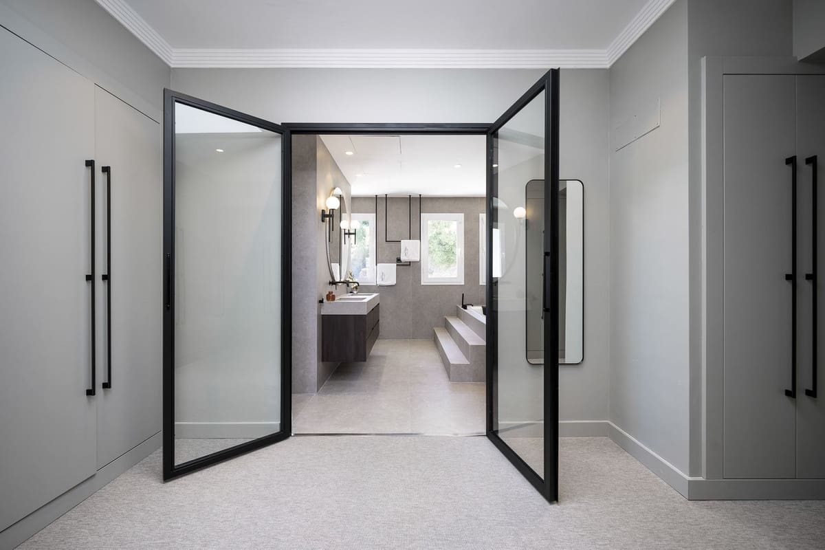 7 bedroom Villa for sale in Benahavis with pool garage - € 5,950,000 (Ref: 7302645)