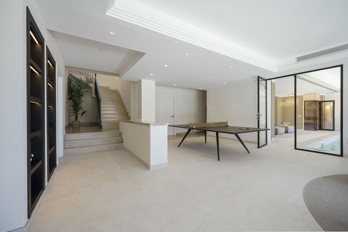 7 bedroom Villa for sale in Benahavis with pool garage - € 5,950,000 (Ref: 7302645)