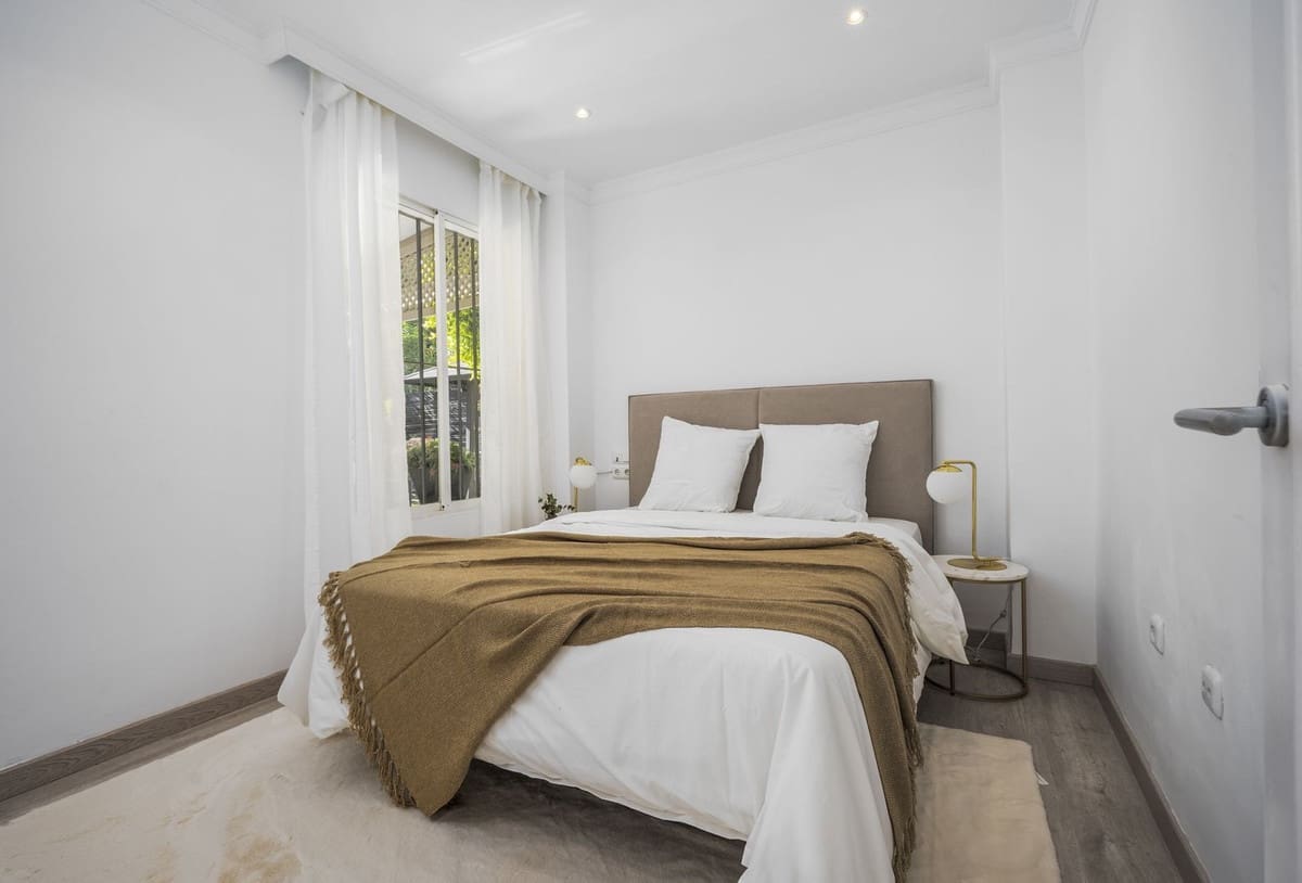 5 slaapkamer Villa te koop in Nueva Andalucia met zwembad garage - € 2.300.000 (Ref: 7306573)