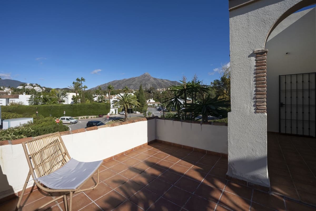 5 slaapkamer Villa te koop in Nueva Andalucia met zwembad garage - € 2.300.000 (Ref: 7306573)