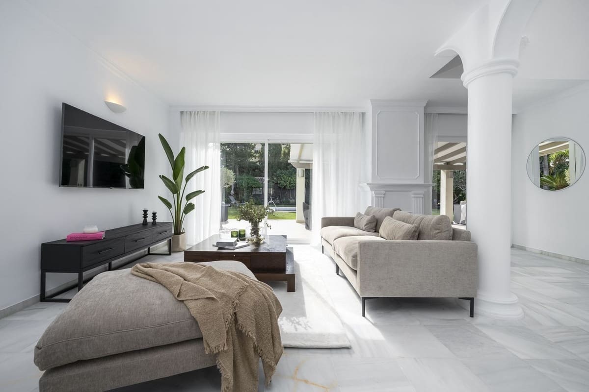 5 sovrum Villa till salu i Nueva Andalucia med pool garage - 2 300 000 € (Ref: 7306573)