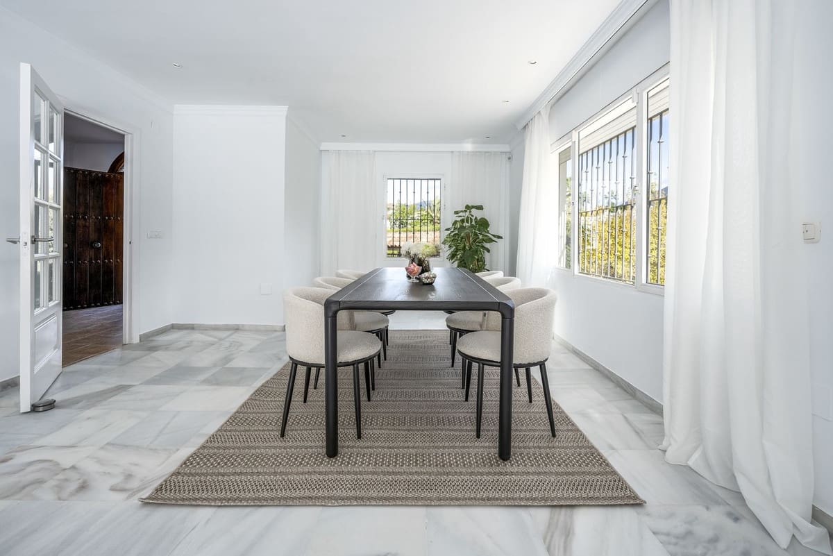 5 sovrum Villa till salu i Nueva Andalucia med pool garage - 2 300 000 € (Ref: 7306573)