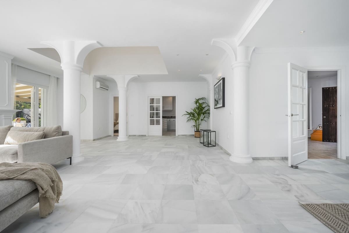 5 sovrum Villa till salu i Nueva Andalucia med pool garage - 2 300 000 € (Ref: 7306573)