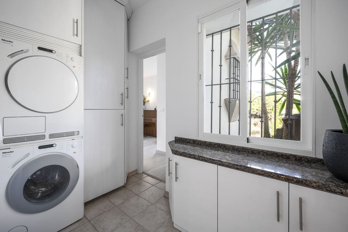 5 sovrum Villa till salu i Nueva Andalucia med pool garage - 2 300 000 € (Ref: 7306573)