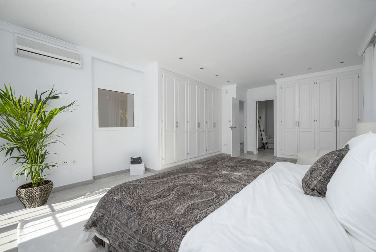 5 sovrum Villa till salu i Nueva Andalucia med pool garage - 2 300 000 € (Ref: 7306573)