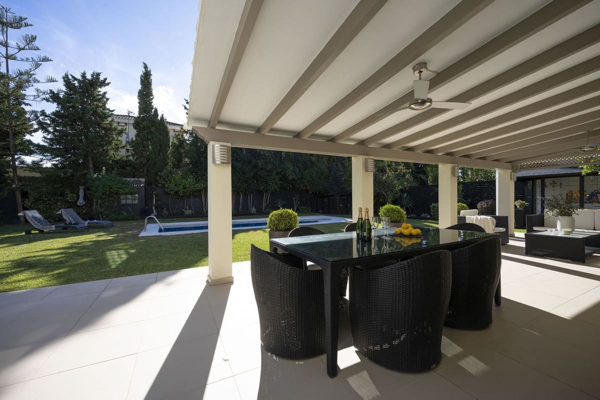 5 sovrum Villa till salu i Nueva Andalucia med pool garage - 2 300 000 € (Ref: 7306573)