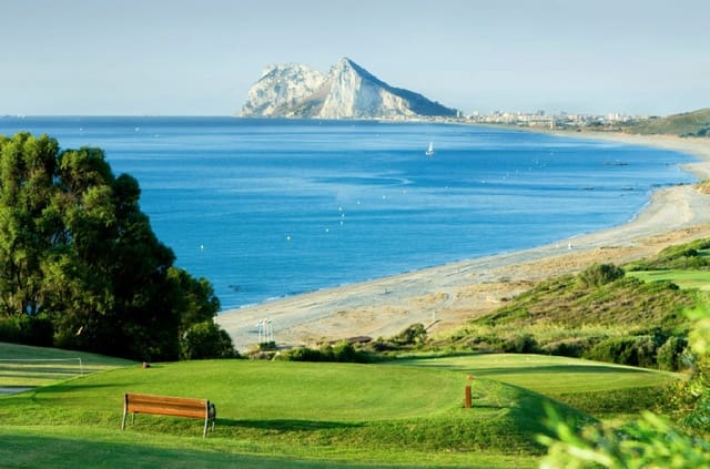 3 soverom Kjedet enebolig til salgs i Manilva med svømmebasseng garasje - € 453 000 (Ref: 7330784)