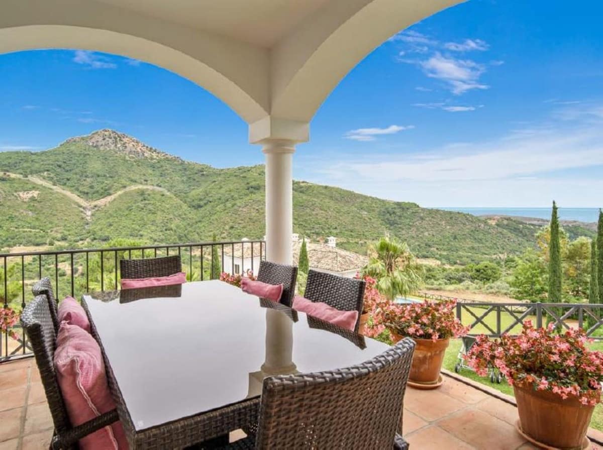 Chalet de 4 habitaciones en Benahavís en venta con piscina garaje - 1.995.000 € (Ref: 7330785)