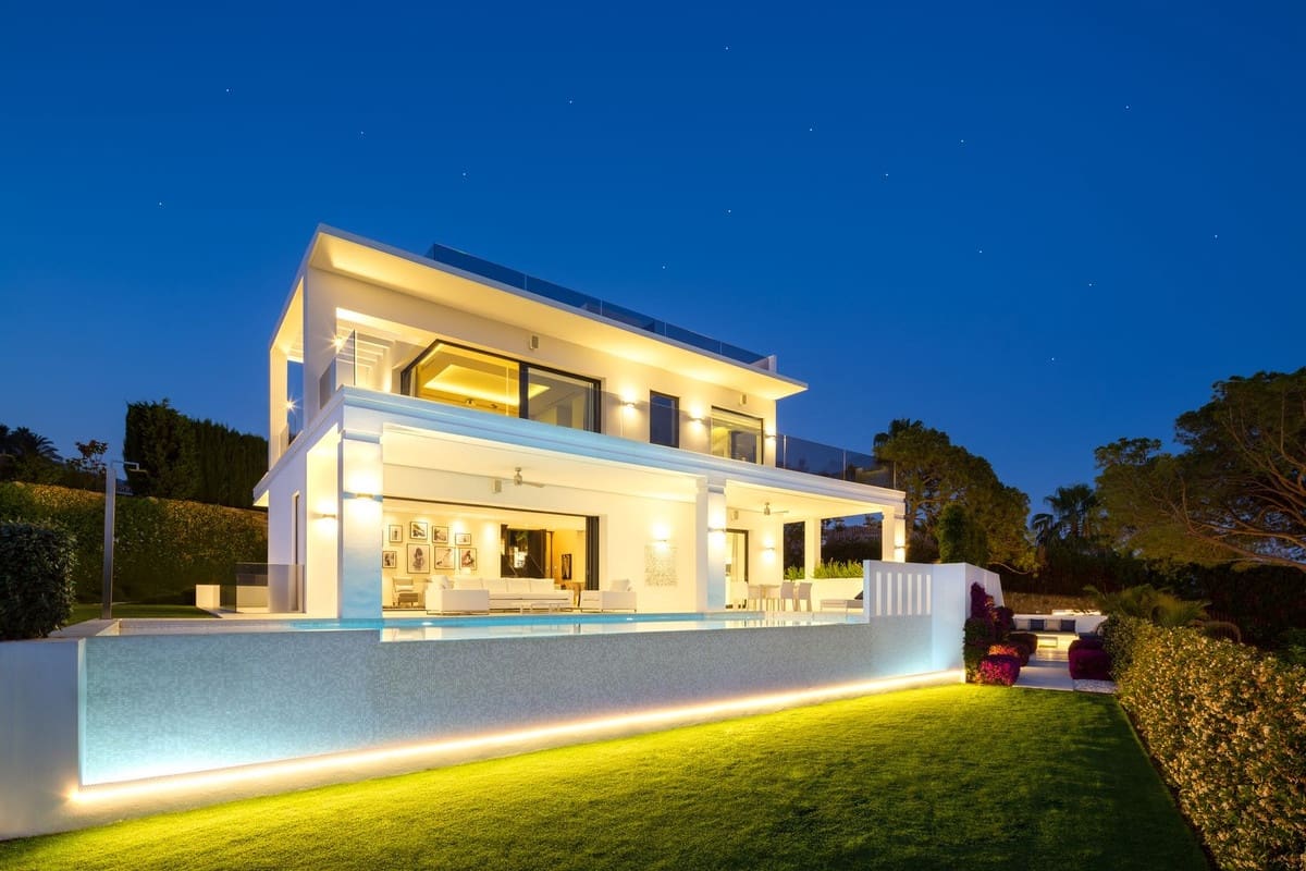 5 bedroom Villa for sale in Marbella with pool garage - € 5,295,000 (Ref: 7376636)