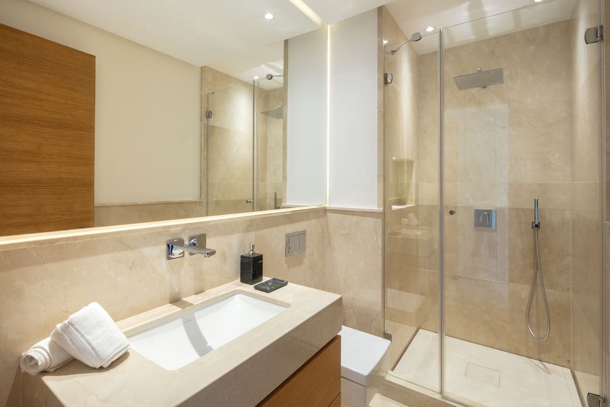 Apartamento de 3 habitaciones en Marbella en venta con piscina garaje - 3.250.000 € (Ref: 7405858)