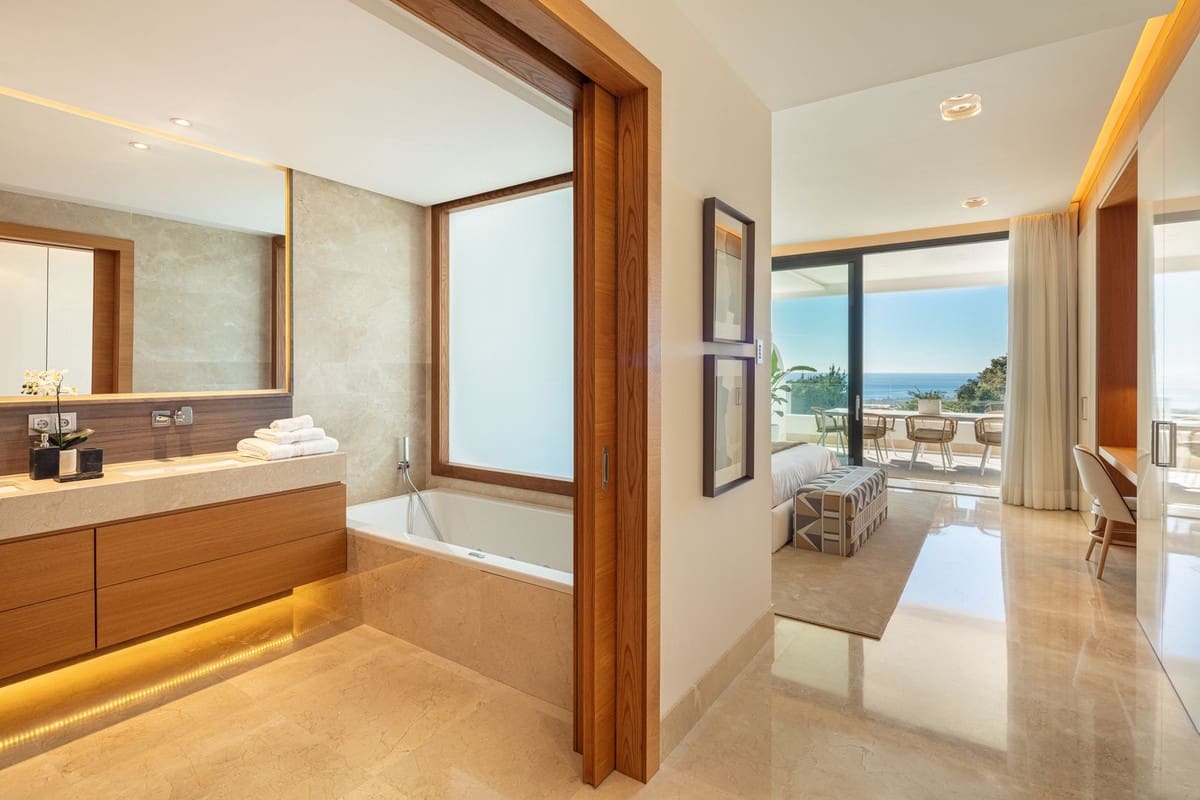 Apartamento de 3 habitaciones en Marbella en venta con piscina garaje - 3.250.000 € (Ref: 7405859)