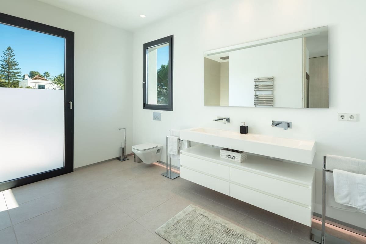 5 bedroom Villa for sale in Marbella with pool garage - € 5,950,000 (Ref: 7423424)