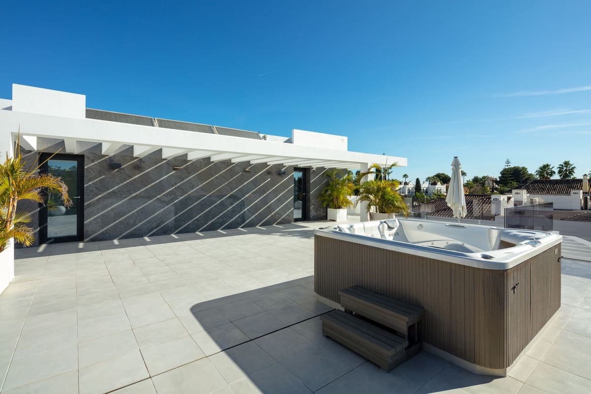 5 makuuhuone Huvila myytävänä paikassa Marbella mukana uima-altaan 
autotalli - 5 950 000 € (Ref: 7423424)