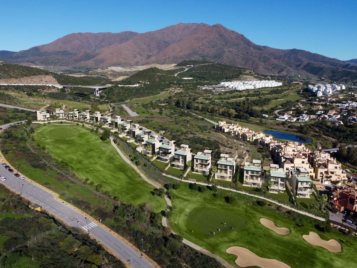 Chalet de 3 habitaciones en Estepona en venta con piscina garaje - 1.118.600 € (Ref: 7486965)