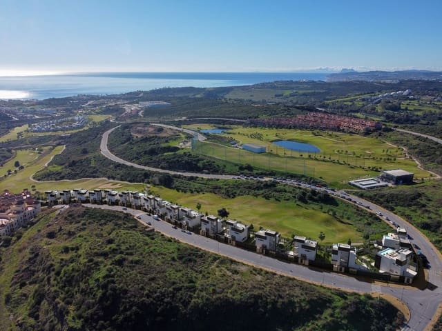 3 makuuhuone Huvila myytävänä paikassa Estepona mukana uima-altaan 
autotalli - 1 118 600 € (Ref: 7486965)