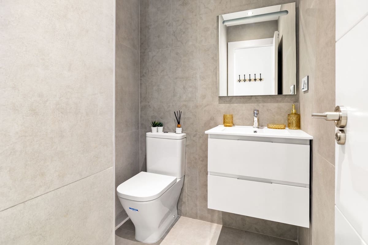 3 bedroom Penthouse for sale in Estepona with pool garage - € 739,000 (Ref: 7598599)