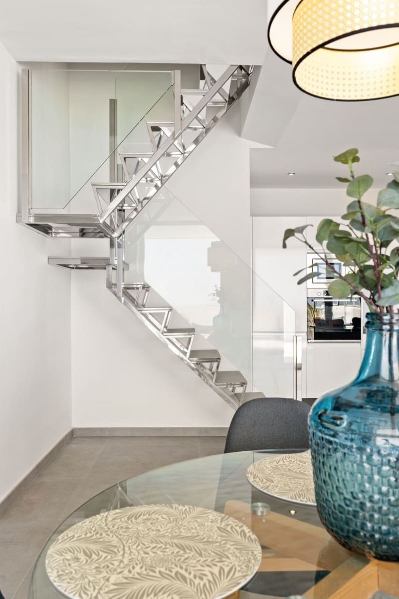 3 bedroom Penthouse for sale in Estepona with pool garage - € 739,000 (Ref: 7598599)