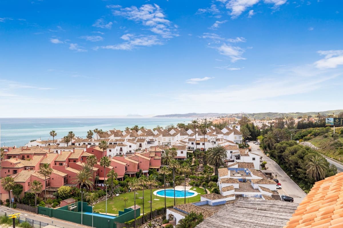 3 slaapkamer Penthouse te koop in Estepona met zwembad garage - € 739.000 (Ref: 7598599)