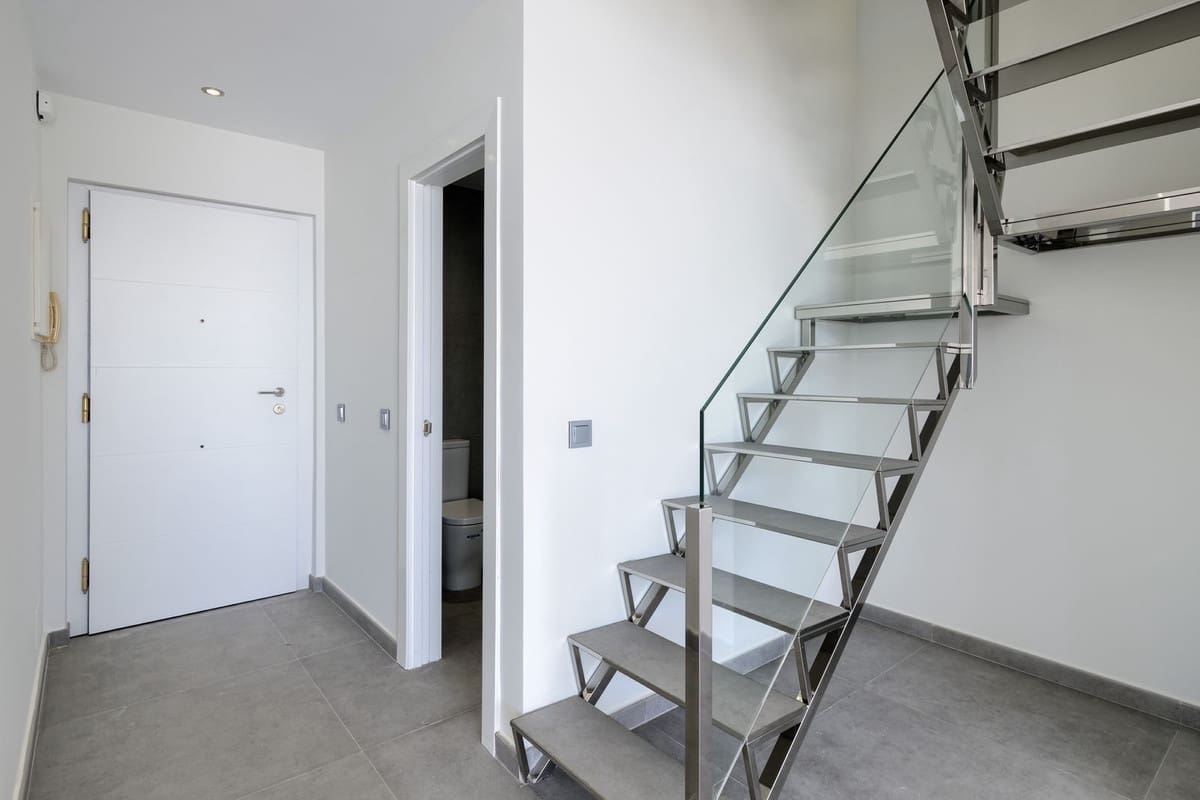 3 bedroom Penthouse for sale in Estepona with pool garage - € 719,000 (Ref: 7601851)