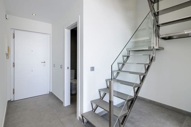 3 soverom Penthouse til salgs i Estepona med svømmebasseng garasje - € 719 000 (Ref: 7601851)