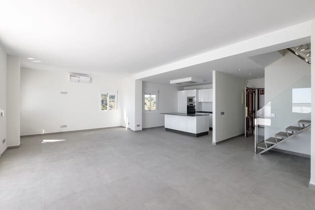 3 sovrum Takvåning till salu i Estepona med pool garage - 719 000 € (Ref: 7601851)