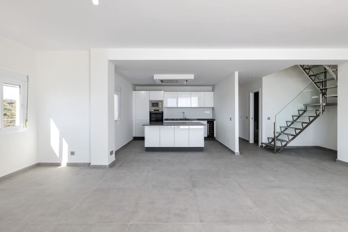 3 soverom Penthouse til salgs i Estepona med svømmebasseng garasje - € 719 000 (Ref: 7601851)