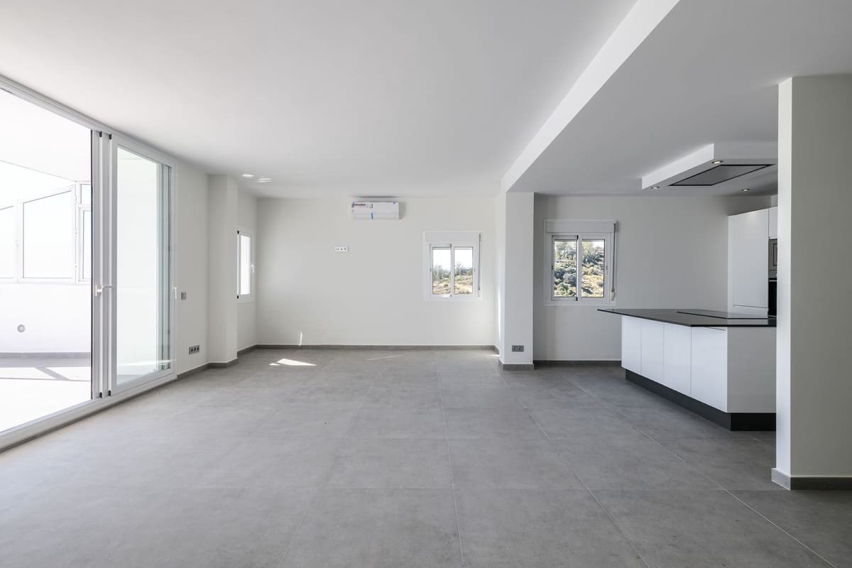 3 soverom Penthouse til salgs i Estepona med svømmebasseng garasje - € 719 000 (Ref: 7601851)