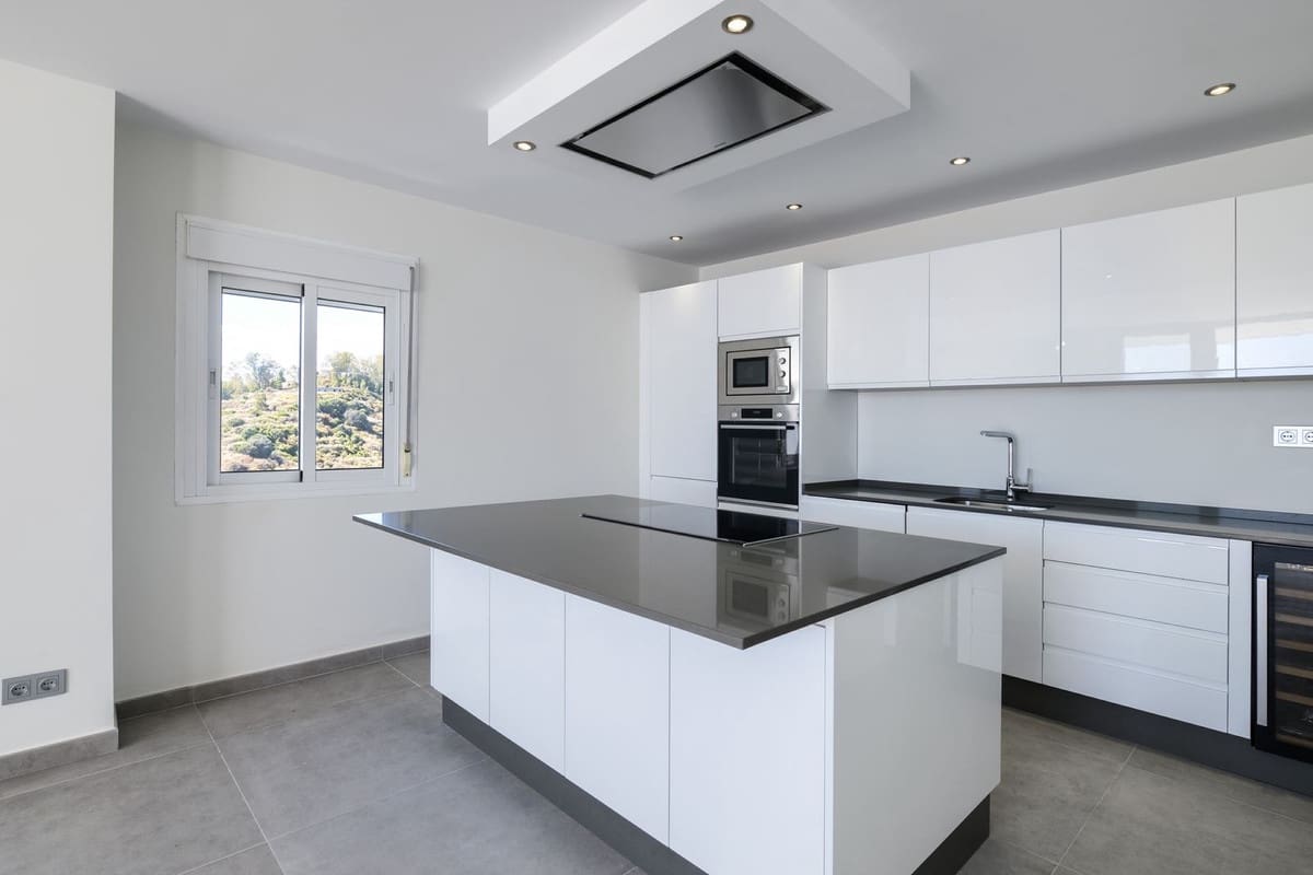 3 soverom Penthouse til salgs i Estepona med svømmebasseng garasje - € 719 000 (Ref: 7601851)