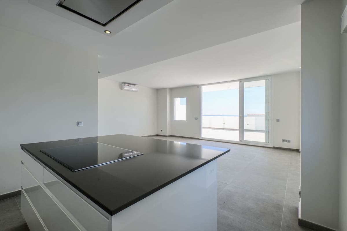 3 soverom Penthouse til salgs i Estepona med svømmebasseng garasje - € 719 000 (Ref: 7601851)