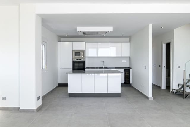 3 chambre Penthouse à vendre à Estepona avec piscine garage - 719 000 € (Ref: 7601851)