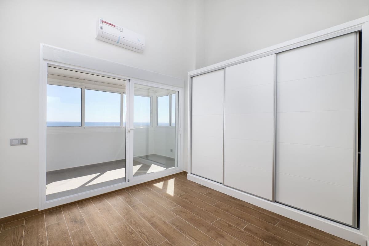 3 soverom Penthouse til salgs i Estepona med svømmebasseng garasje - € 719 000 (Ref: 7601851)